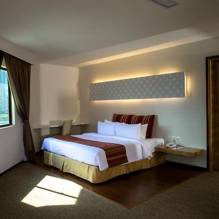 Grand Barakah Hotel أمبانغ المظهر الخارجي الصورة