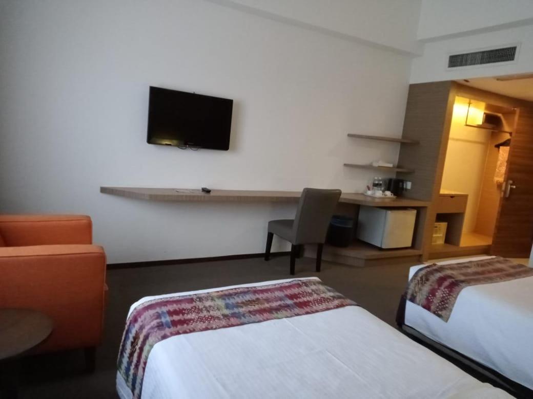 Grand Barakah Hotel أمبانغ المظهر الخارجي الصورة