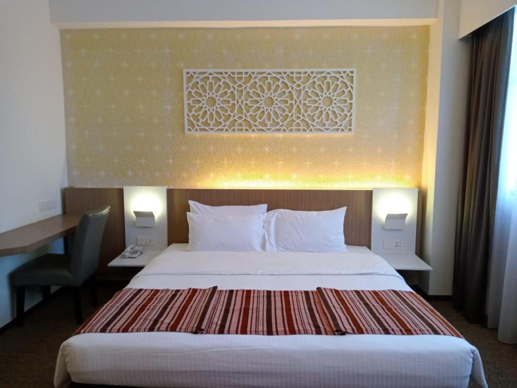 Grand Barakah Hotel أمبانغ المظهر الخارجي الصورة